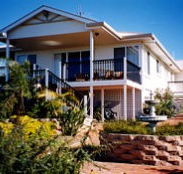 Lovering's Beach Houses - The Whitehouse Emu Bay - St Kilda Accommodation