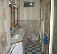 MacDonnell House Naracoorte Cottages - St Kilda Accommodation