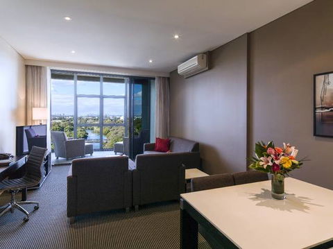 Meriton Serviced Apartments Parramatta - St Kilda Accommodation 2