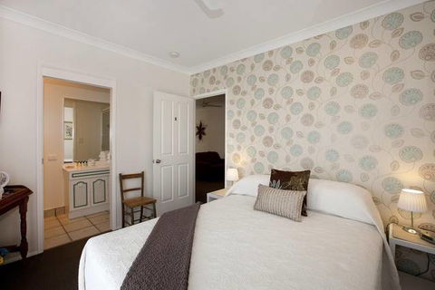 Mt Coolum Retreat 'A Bed & Breakfast' - St Kilda Accommodation 0