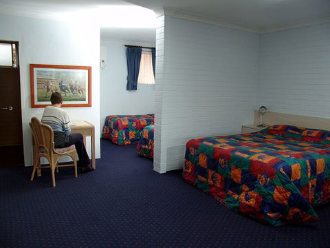 NOAH'S Mid City Motor Inn - St Kilda Accommodation 3