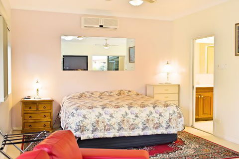 Bonville Lodge - St Kilda Accommodation 8