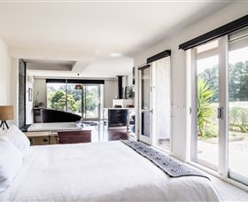 Polperro Winery Luxury Accommodation - St Kilda Accommodation 1
