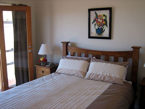 Strath Valley View B And B - St Kilda Accommodation 2