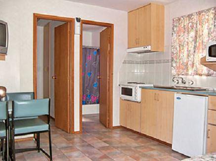 The Clog Barn Holiday Park - St Kilda Accommodation 1