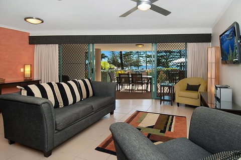 The Norfolks On Moffat Beach - St Kilda Accommodation 4