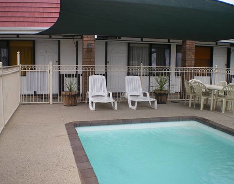 Tudor House Motel - St Kilda Accommodation 1