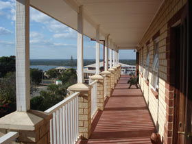 Baywatch Manor Augusta YHA - St Kilda Accommodation 1