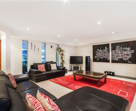 The Grand Broadbeach - Vogue Holiday Homes - St Kilda Accommodation 2