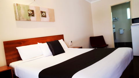 Roma Explorers Inn - St Kilda Accommodation 1