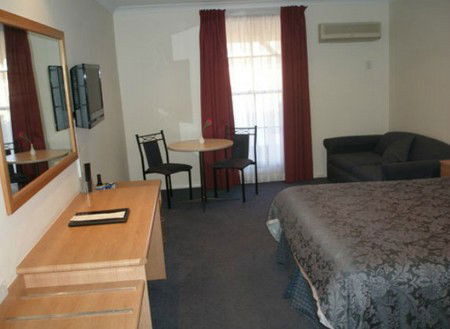 Bushmans Motor Inn - St Kilda Accommodation 2