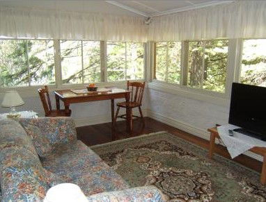 Whispering Pines - St Kilda Accommodation 2