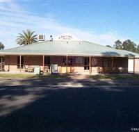 Dog N Bull - St Kilda Accommodation