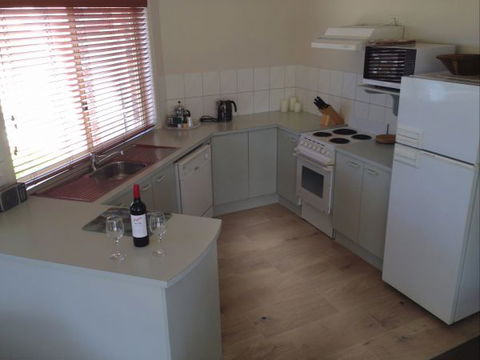 Captain's Quarters Bermagui - St Kilda Accommodation 8