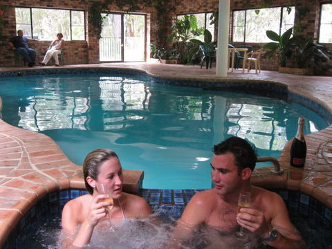 Chalet Swisse Spa Retreat - St Kilda Accommodation 5