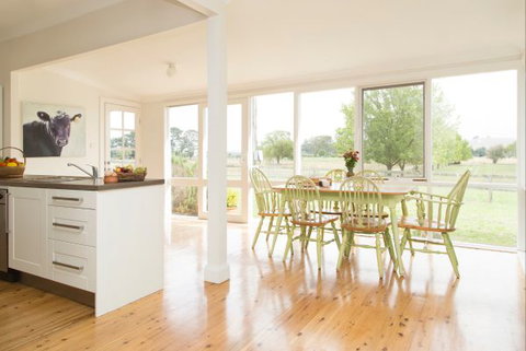 Ashgrove House: Farm Club Australia - St Kilda Accommodation 1