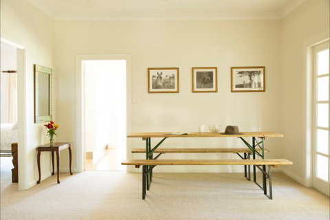 Ashgrove House: Farm Club Australia - St Kilda Accommodation 3