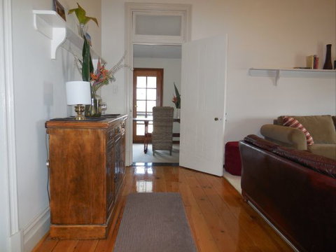 Book Keepers Cottage Waikerie - St Kilda Accommodation 4