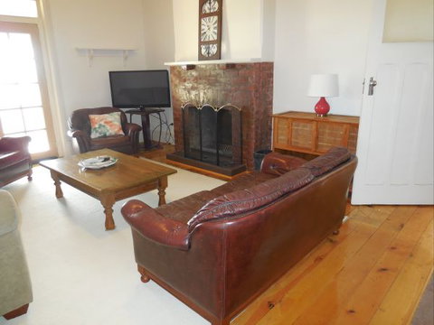 Book Keepers Cottage Waikerie - St Kilda Accommodation 5