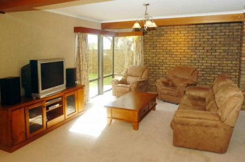 Trenberth House - St Kilda Accommodation 2