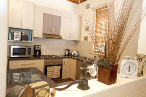 Anderl's Beach Cottage - St Kilda Accommodation 0