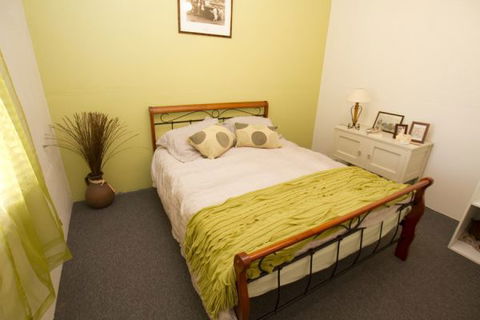 Anderl's Beach Cottage - St Kilda Accommodation 3
