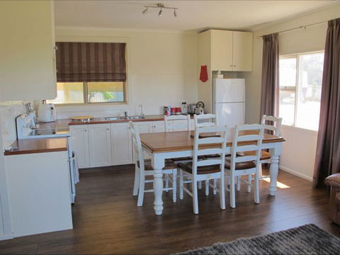 Fensom's Holiday Home - St Kilda Accommodation 5