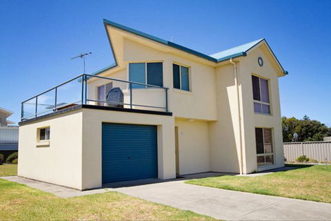 Fensom's Holiday Home - St Kilda Accommodation 31