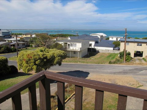 Fensom's Holiday Home - St Kilda Accommodation 30