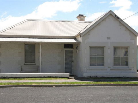 Fensom's Holiday Home - St Kilda Accommodation 0