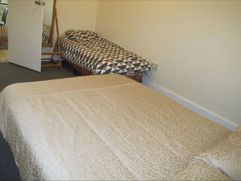 Fensom's Holiday Home - St Kilda Accommodation 3