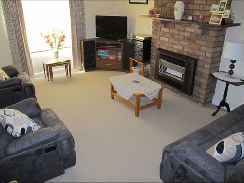 Fensom's Holiday Home - St Kilda Accommodation 16