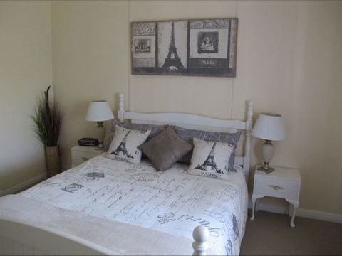 Fensom's Holiday Home - St Kilda Accommodation 17