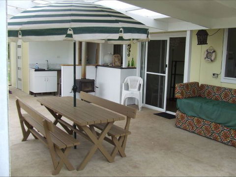 Fensom's Holiday Home - St Kilda Accommodation 20