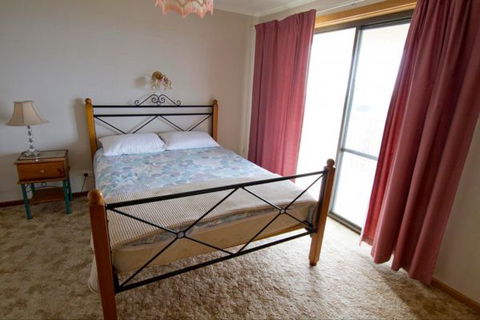 Fensom's Holiday Home - St Kilda Accommodation 25