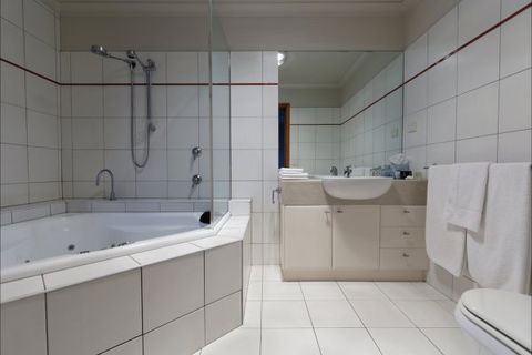 Eugenie's Luxury Accommodation - St Kilda Accommodation 4