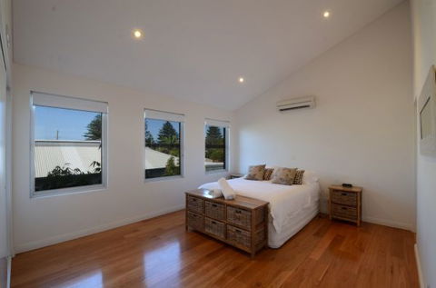 Dream Catcher Beach House - St Kilda Accommodation 0