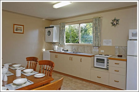 Amos House  & Swansea  Villas - St Kilda Accommodation 3