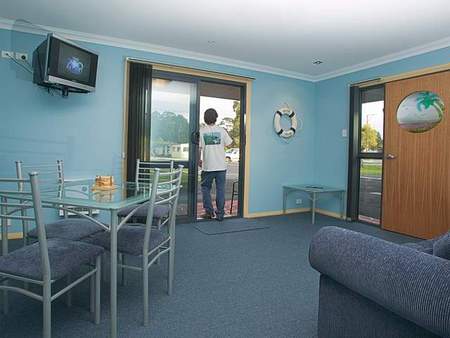 Strahan Bungalows - St Kilda Accommodation 2