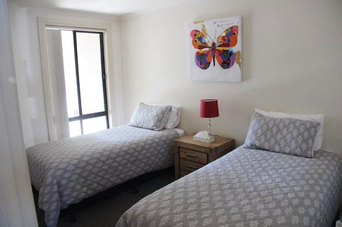 Cliff House Beachfront Villas - St Kilda Accommodation 3