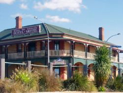 Streaky Bay Hotel Motel - St Kilda Accommodation 0
