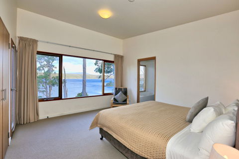 Stewarts Bay Lodge - St Kilda Accommodation 2