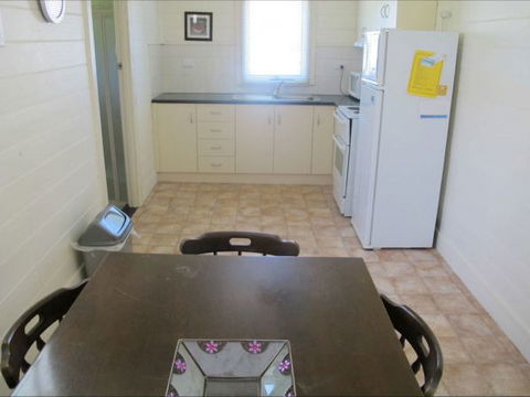Holly's Holiday Home - St Kilda Accommodation 1