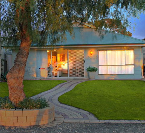 17 QED Lakehouse - St Kilda Accommodation 0