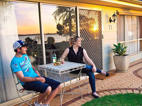 17 QED Lakehouse - St Kilda Accommodation 1