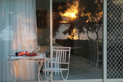 17 QED Lakehouse - St Kilda Accommodation 2