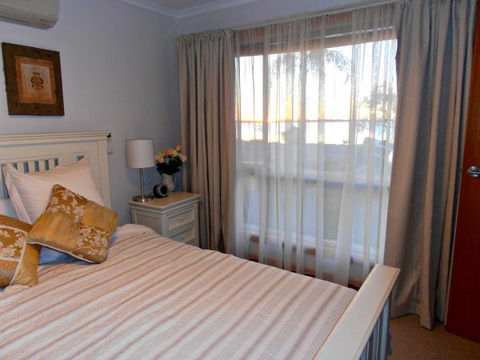 17 QED Lakehouse - St Kilda Accommodation 3