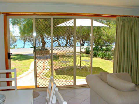 17 QED Lakehouse - St Kilda Accommodation 5