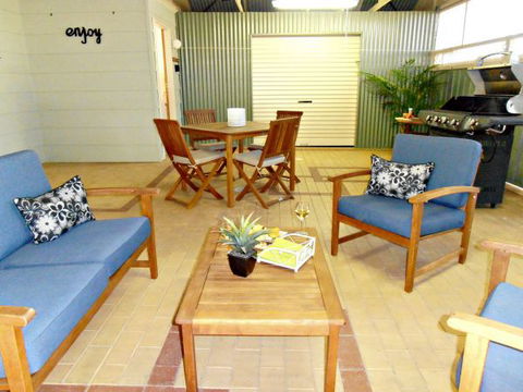 17 QED Lakehouse - St Kilda Accommodation 6