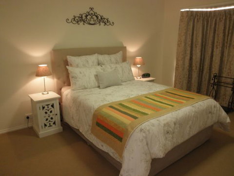 C&C's Bed And Breakfast - St Kilda Accommodation 2